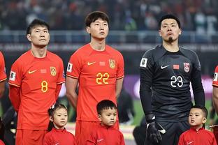 Sinh viên Ngõa Luân Cát Lợi Á Mông: 22 tuổi giá trị 25 triệu ra trận World Cup? 23 tuổi còn 9 triệu